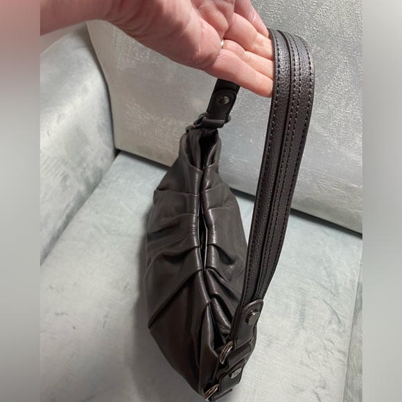 EUC Simply Vera brown pleated pebble leather shoulder hobo bag 14“ x 8.5“ x 2“ - Picture 3 of 17